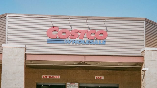 Costco ترد على دعوى قضائية بشأن دجاجة مشوية شهيرة