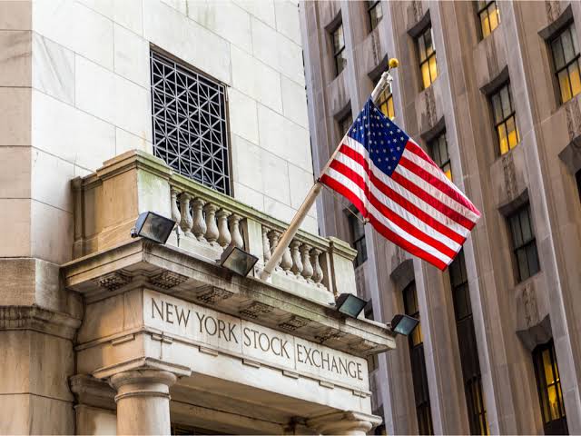 علم امريكا في وول ستريت