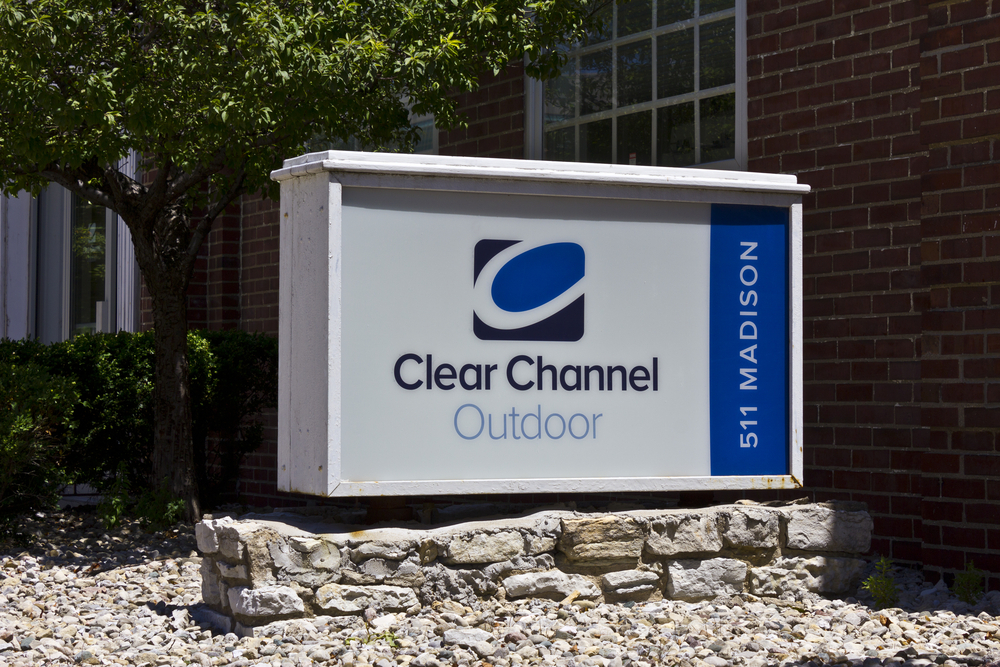 عرض استحواذ بقيمة 6.2 مليار دولار على Clear Channel Outdoor