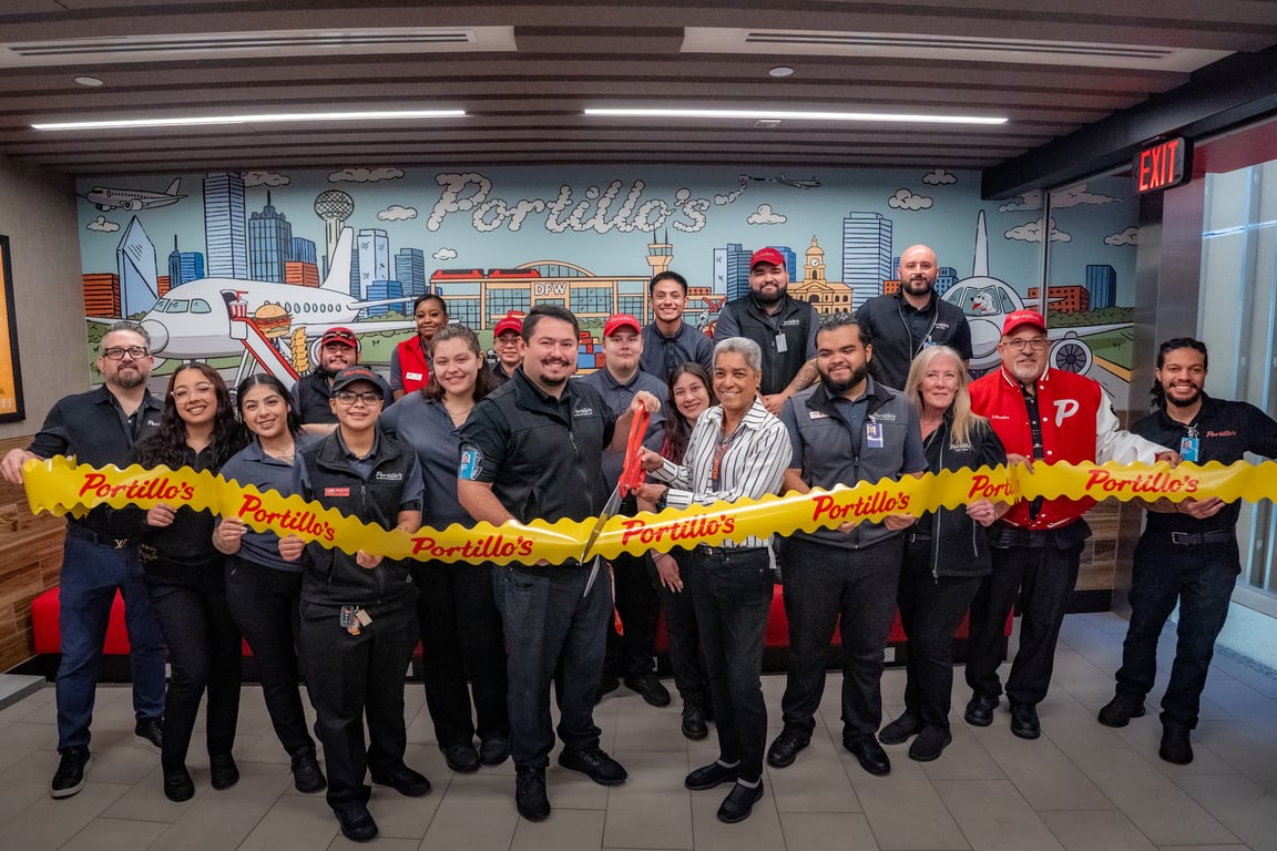افتتاح أول مطعم Portillo’s في مطار دالاس