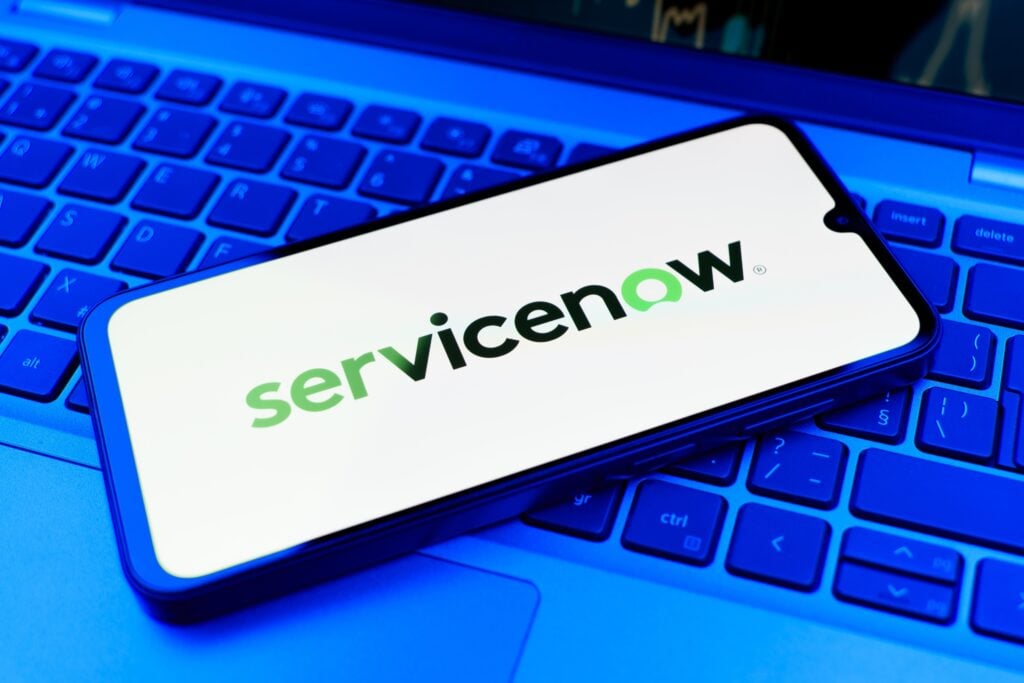 سهم ServiceNow يتراجع 3.16% رغم شراكة مع IBM بالذكاء الاصطناعي