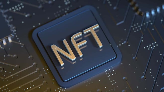 NFTs مكتوبة على لوحة 