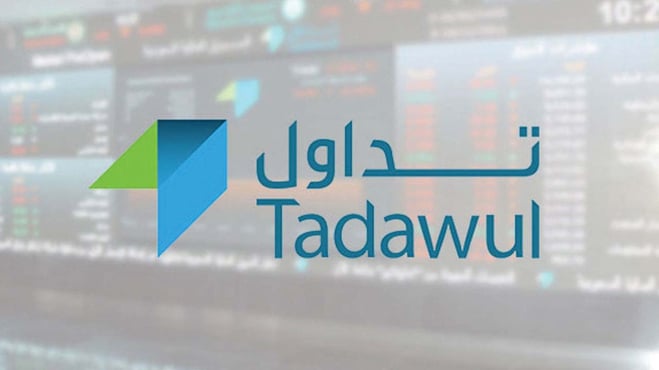 كلمة تداول بالعربي والانجليزي خلفها شاشة تداول