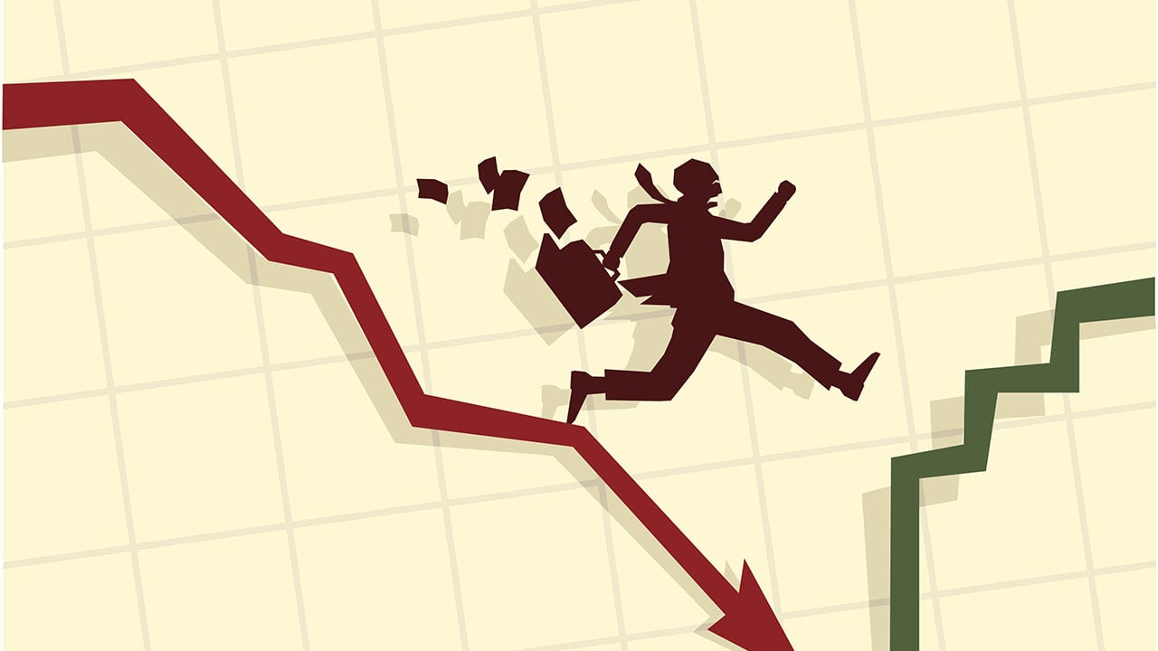 رجل يهرب من مؤشر منخفض 