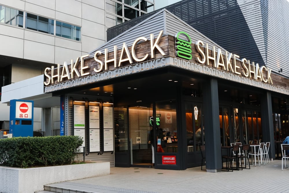 محلل يرفع تقديرات Shake Shack ويشيد باستراتيجيتها