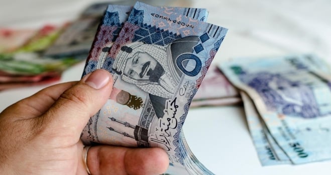 ورقتين من فئة 500 ريال سعودي